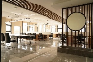 Môi trường làm việc tại khu sản xuất tự động hóa máy mài Hàng Cơ Chiết Giang